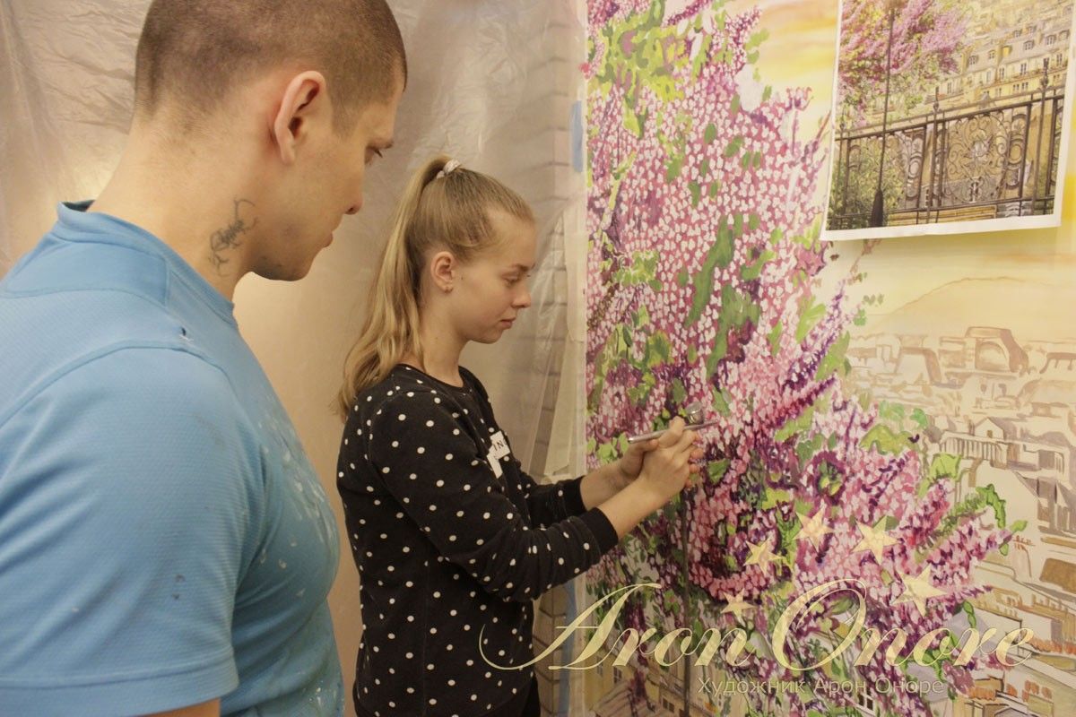 Арон учит рисовать
